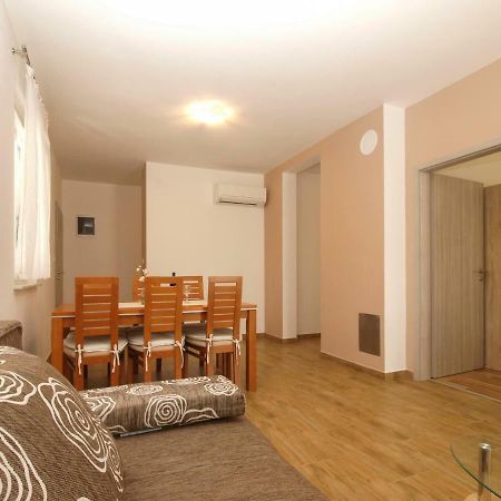 4 Stars Apartments-Pikula Fažana Extérieur photo