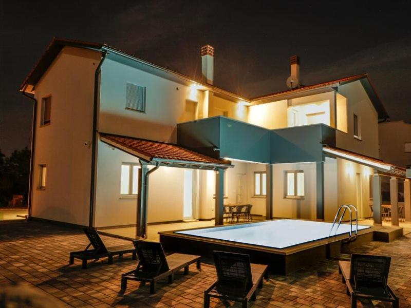 4 Stars Apartments-Pikula Fažana Extérieur photo