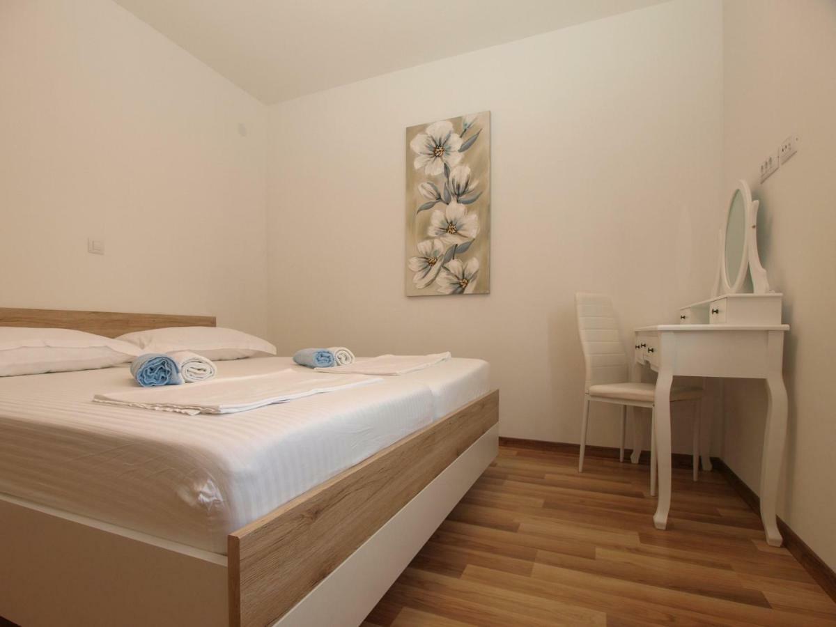 4 Stars Apartments-Pikula Fažana Extérieur photo