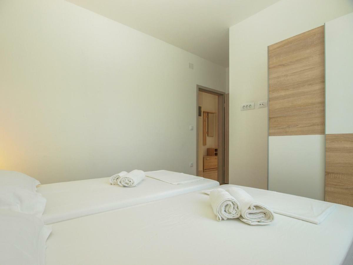 4 Stars Apartments-Pikula Fažana Extérieur photo