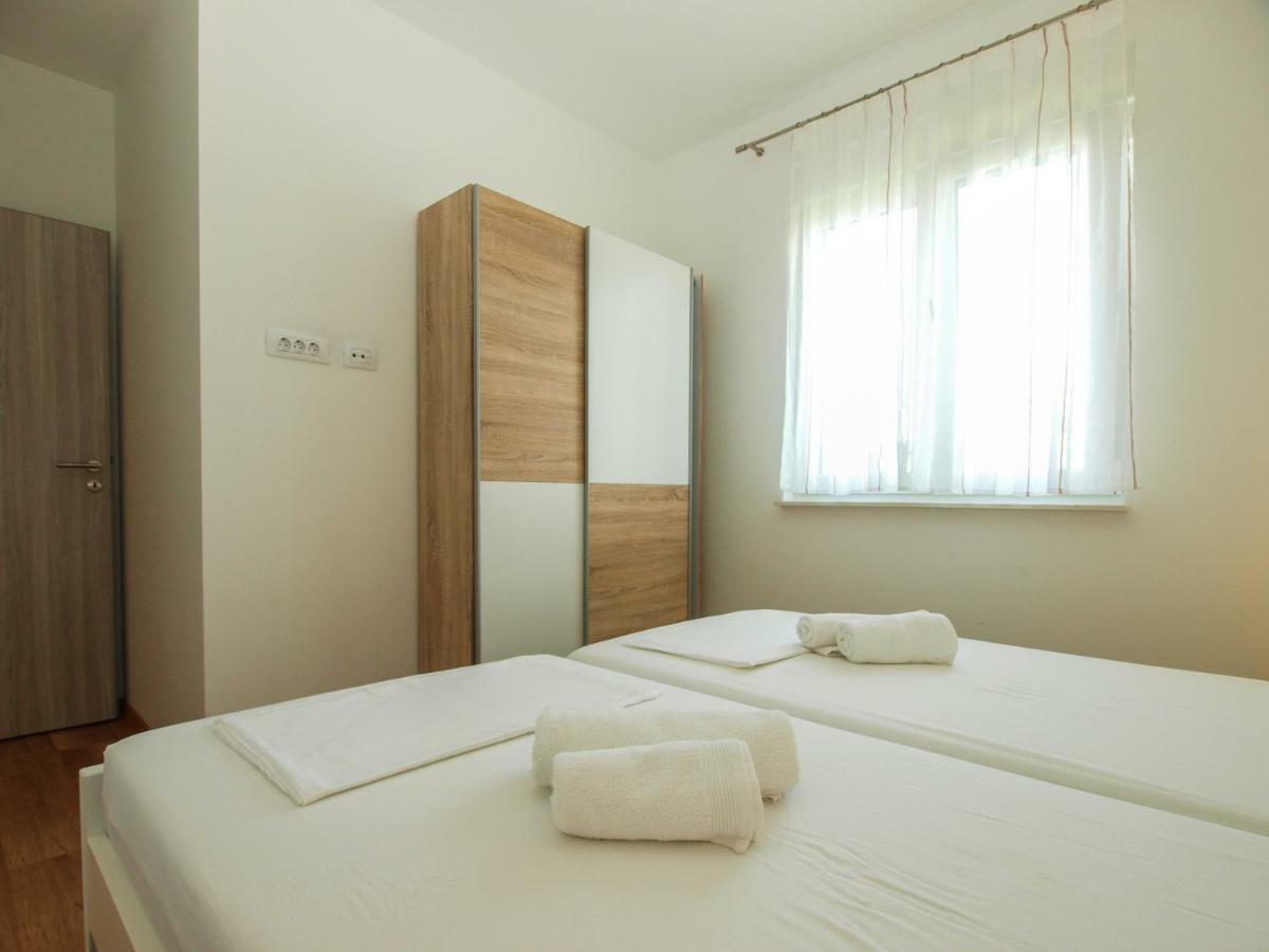4 Stars Apartments-Pikula Fažana Extérieur photo