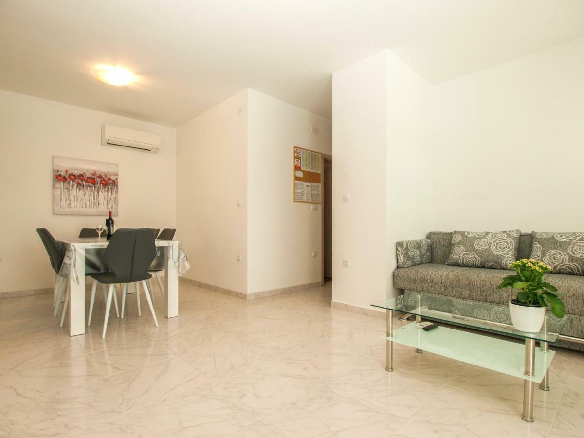 4 Stars Apartments-Pikula Fažana Extérieur photo