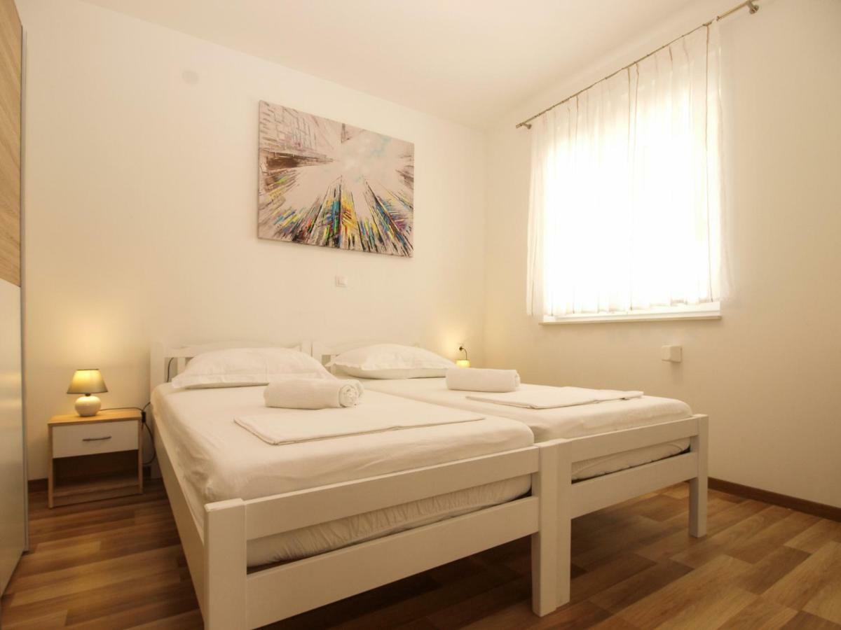 4 Stars Apartments-Pikula Fažana Extérieur photo