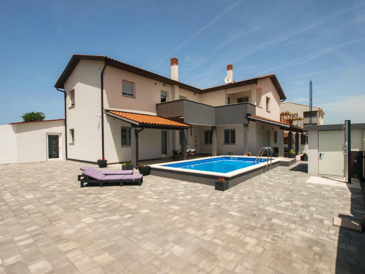 4 Stars Apartments-Pikula Fažana Extérieur photo