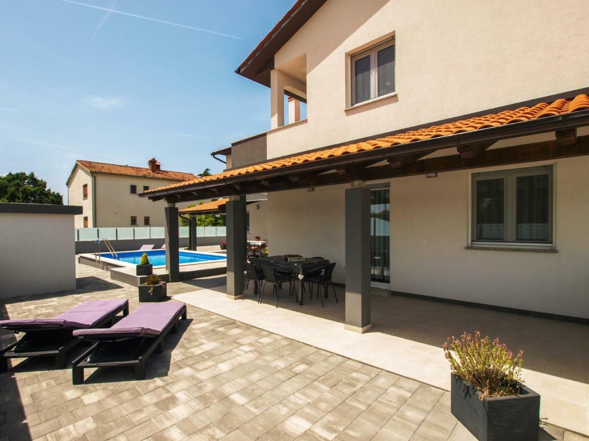 4 Stars Apartments-Pikula Fažana Extérieur photo
