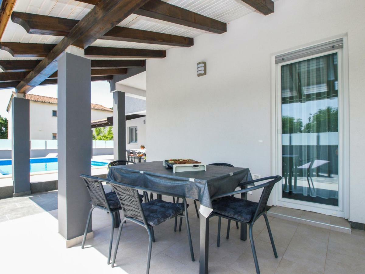 4 Stars Apartments-Pikula Fažana Extérieur photo