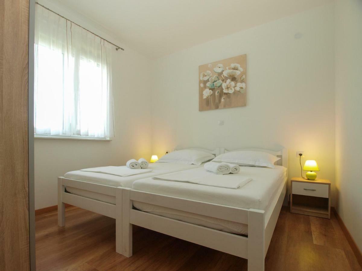 4 Stars Apartments-Pikula Fažana Extérieur photo