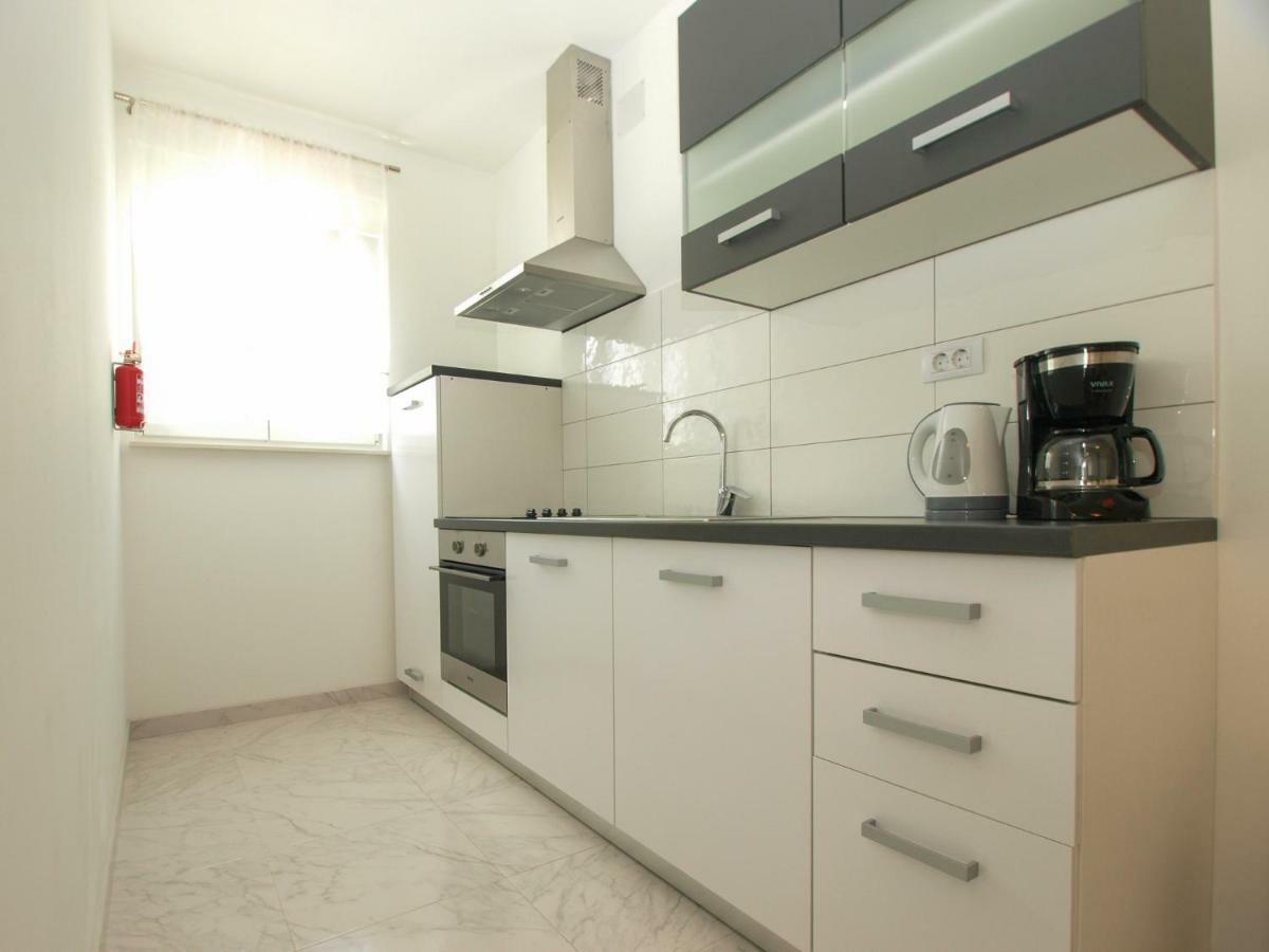 4 Stars Apartments-Pikula Fažana Extérieur photo