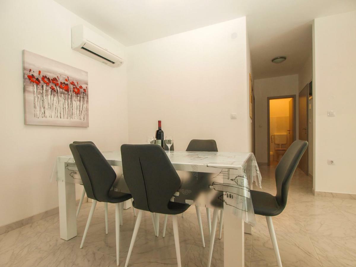 4 Stars Apartments-Pikula Fažana Extérieur photo