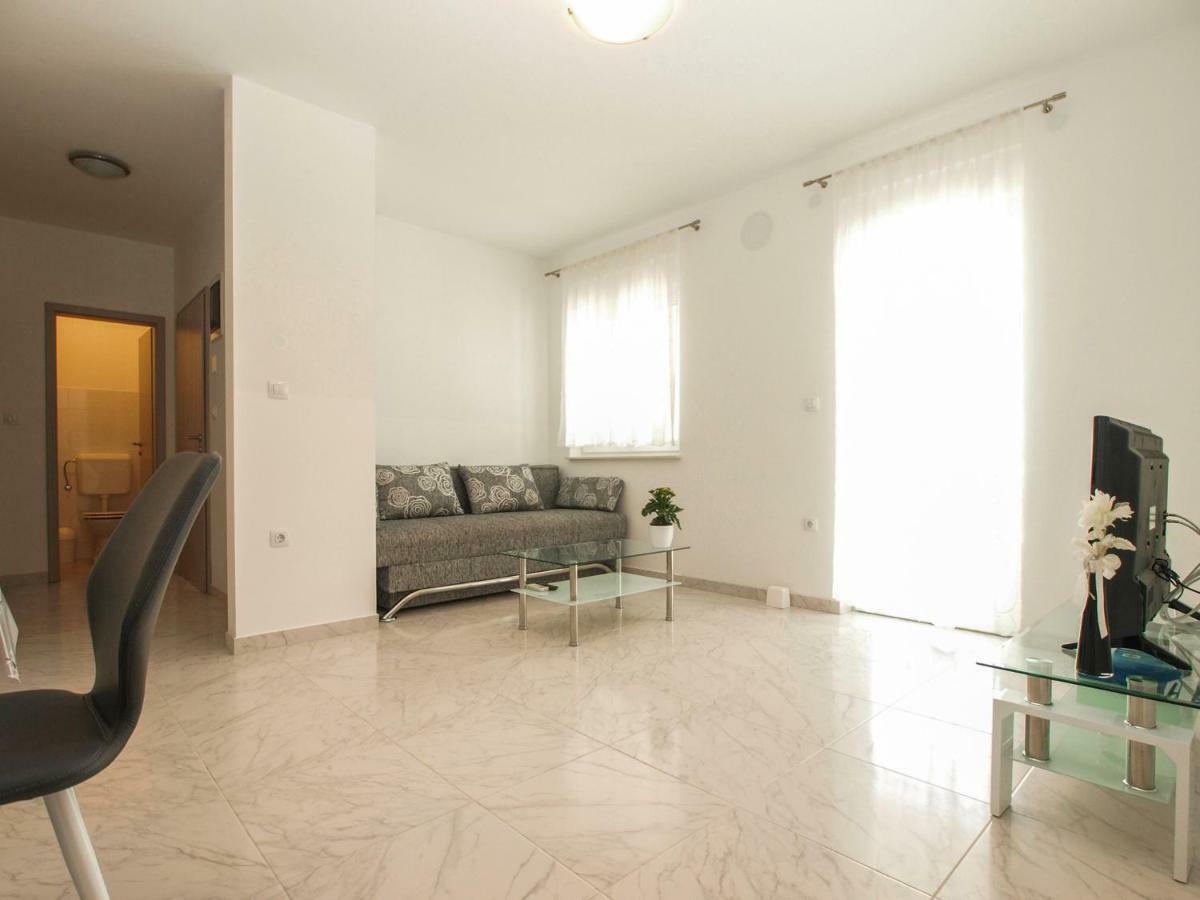 4 Stars Apartments-Pikula Fažana Extérieur photo