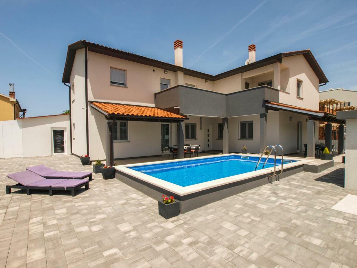4 Stars Apartments-Pikula Fažana Extérieur photo