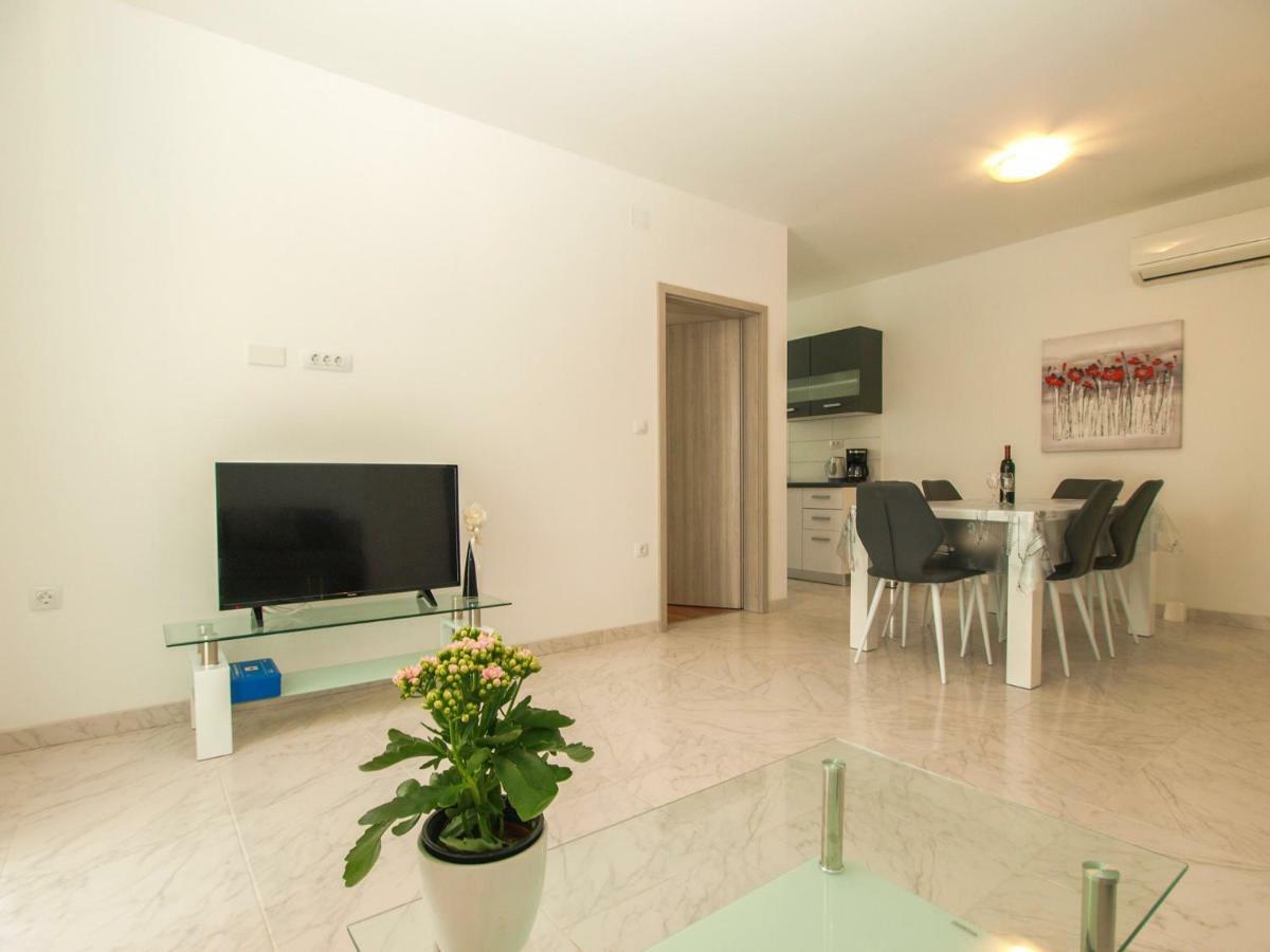 4 Stars Apartments-Pikula Fažana Extérieur photo