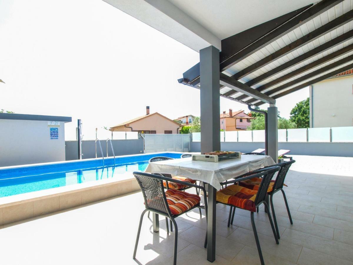 4 Stars Apartments-Pikula Fažana Extérieur photo