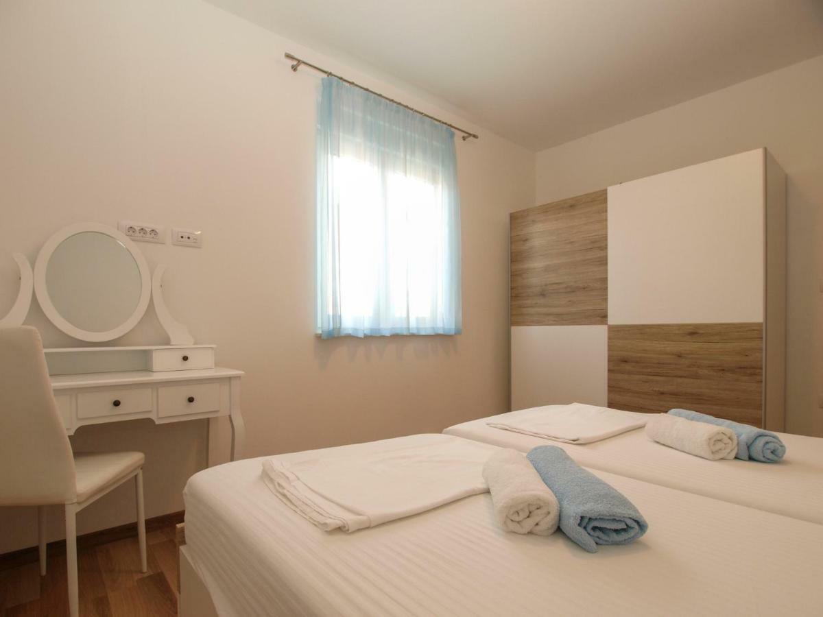4 Stars Apartments-Pikula Fažana Extérieur photo