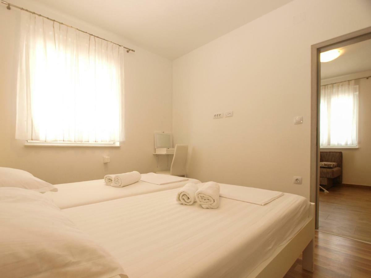 4 Stars Apartments-Pikula Fažana Extérieur photo