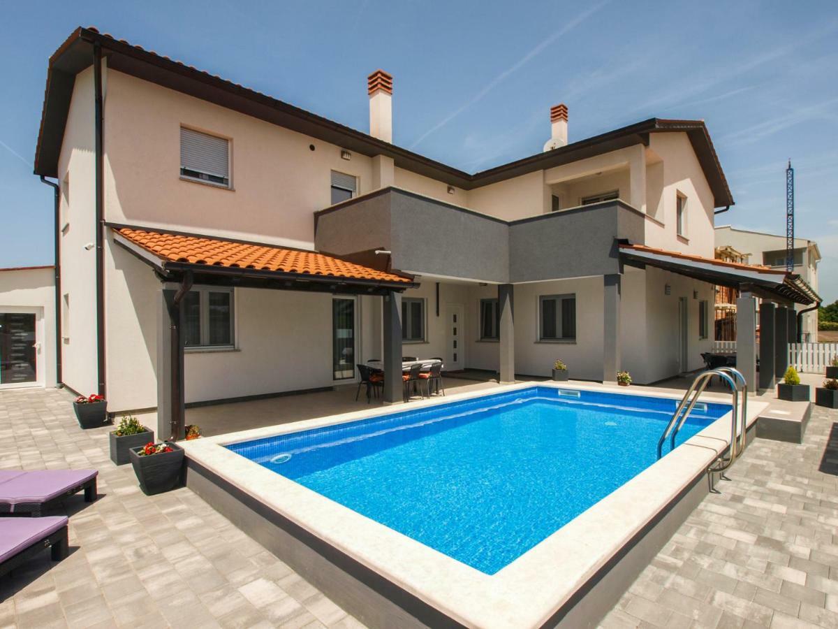 4 Stars Apartments-Pikula Fažana Extérieur photo