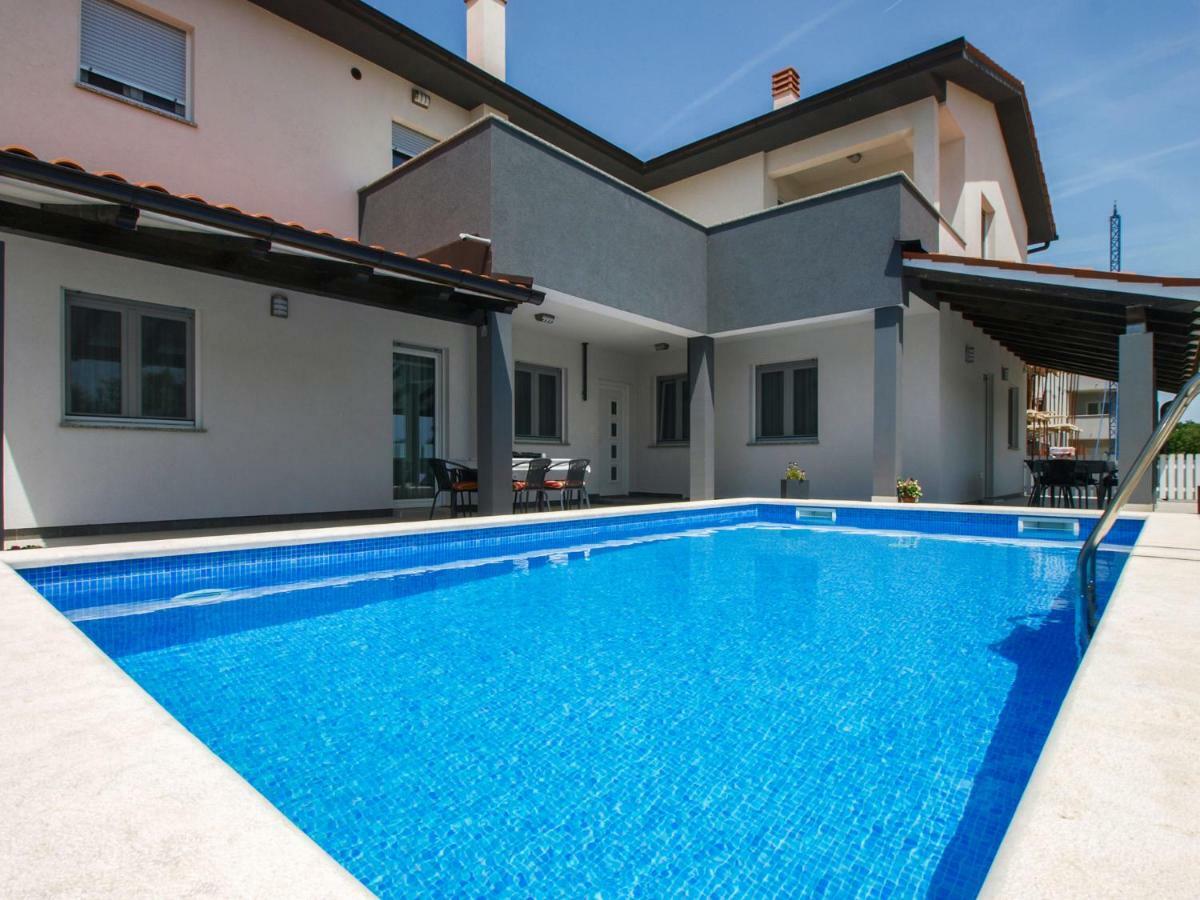 4 Stars Apartments-Pikula Fažana Extérieur photo