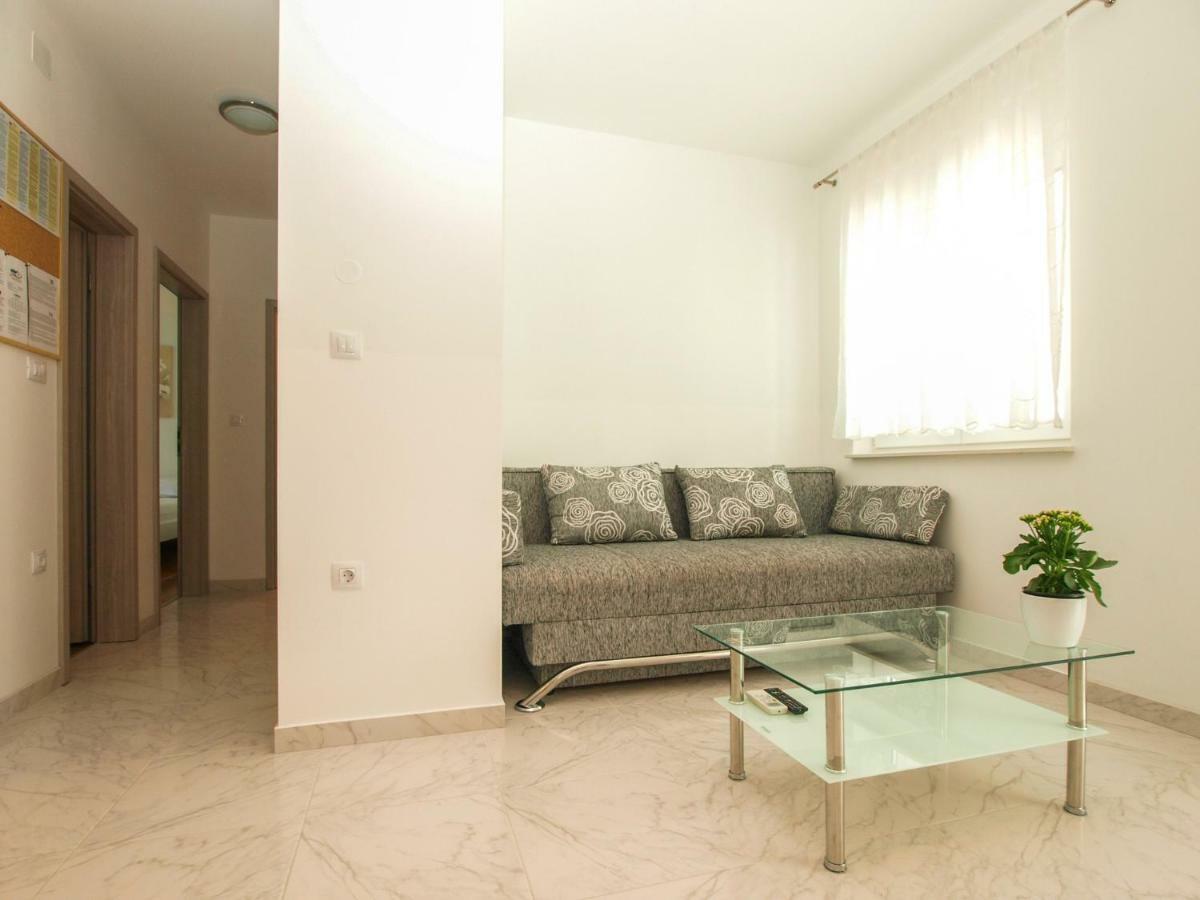 4 Stars Apartments-Pikula Fažana Extérieur photo
