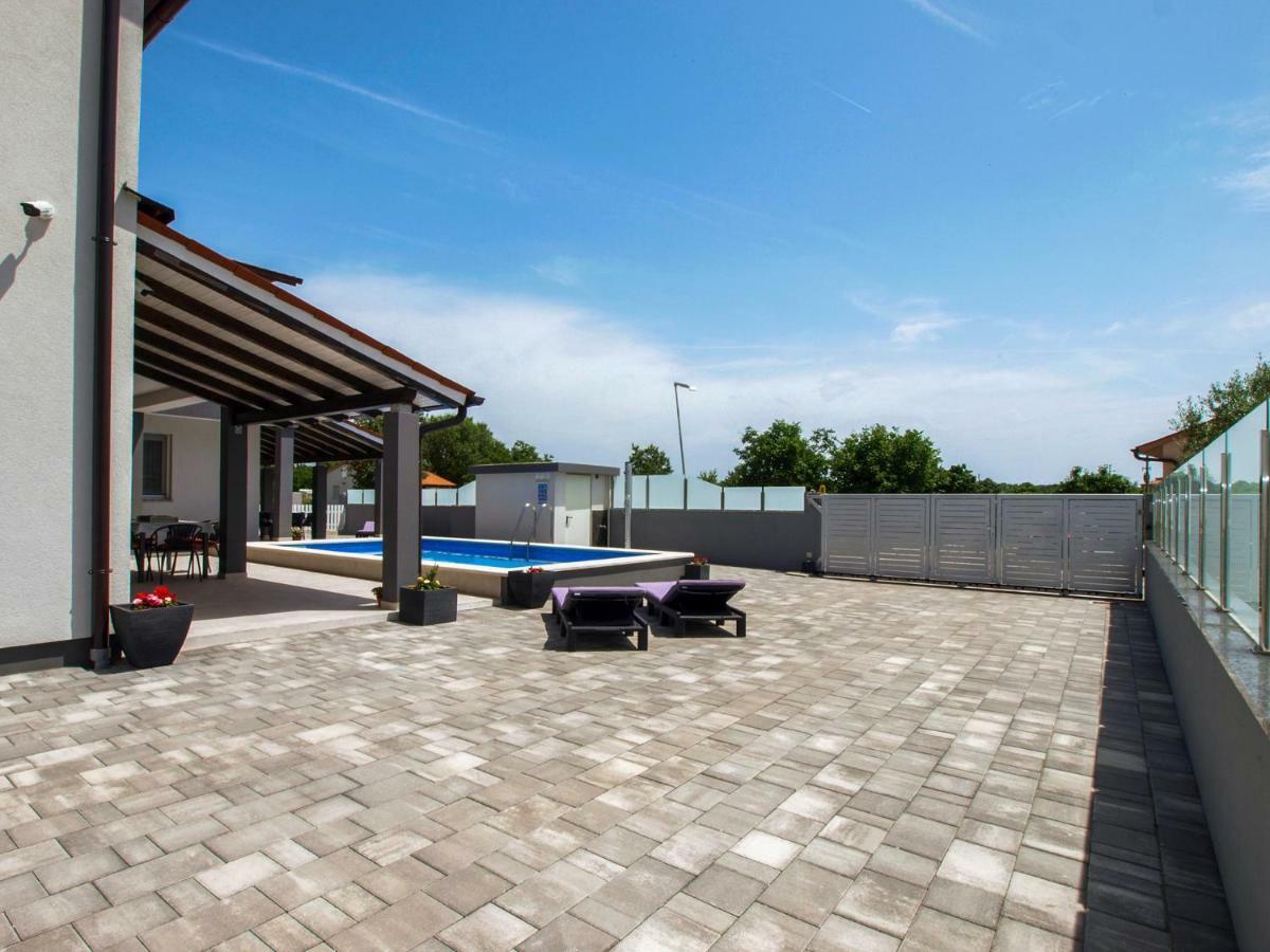 4 Stars Apartments-Pikula Fažana Extérieur photo
