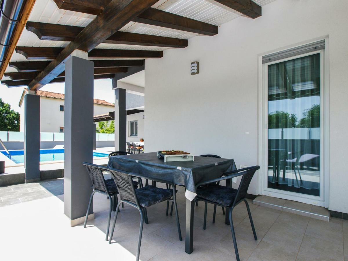 4 Stars Apartments-Pikula Fažana Extérieur photo