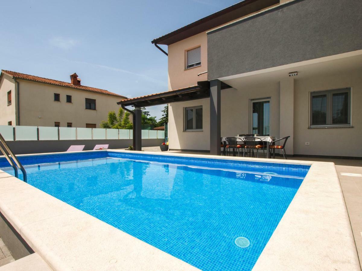 4 Stars Apartments-Pikula Fažana Extérieur photo