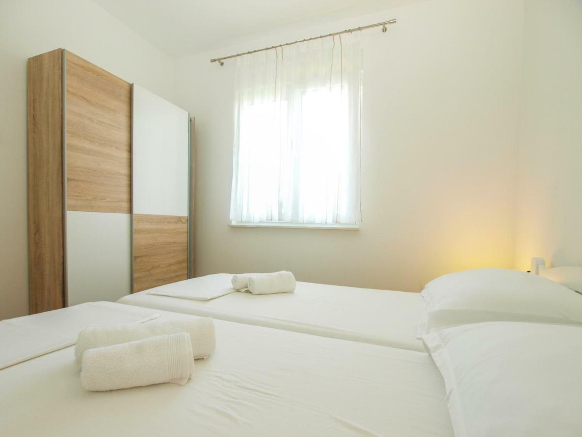 4 Stars Apartments-Pikula Fažana Extérieur photo