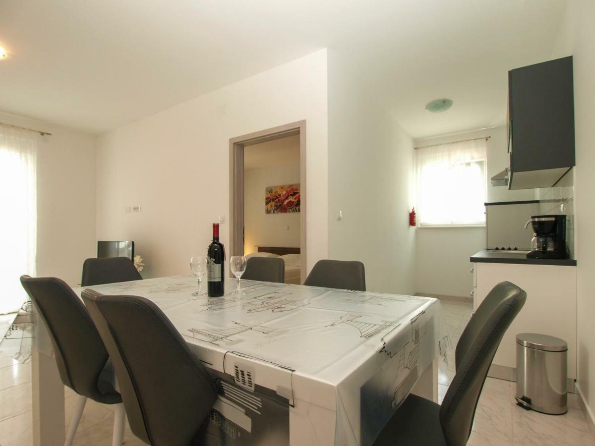 4 Stars Apartments-Pikula Fažana Extérieur photo